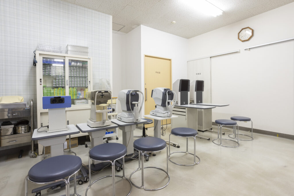 老眼は、見づらくなったら、何らかの形で補っていく必要があります